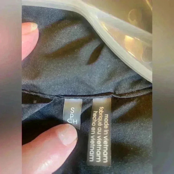 Ladies Calvin Klein puffed coat with hood in black. - Picture 4 of 8